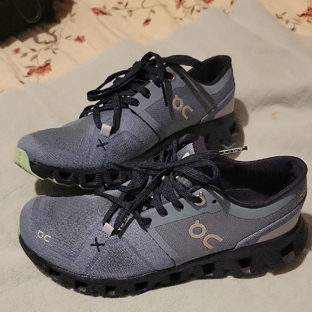 On Running Navy and Light Blue Sneakers Size 6